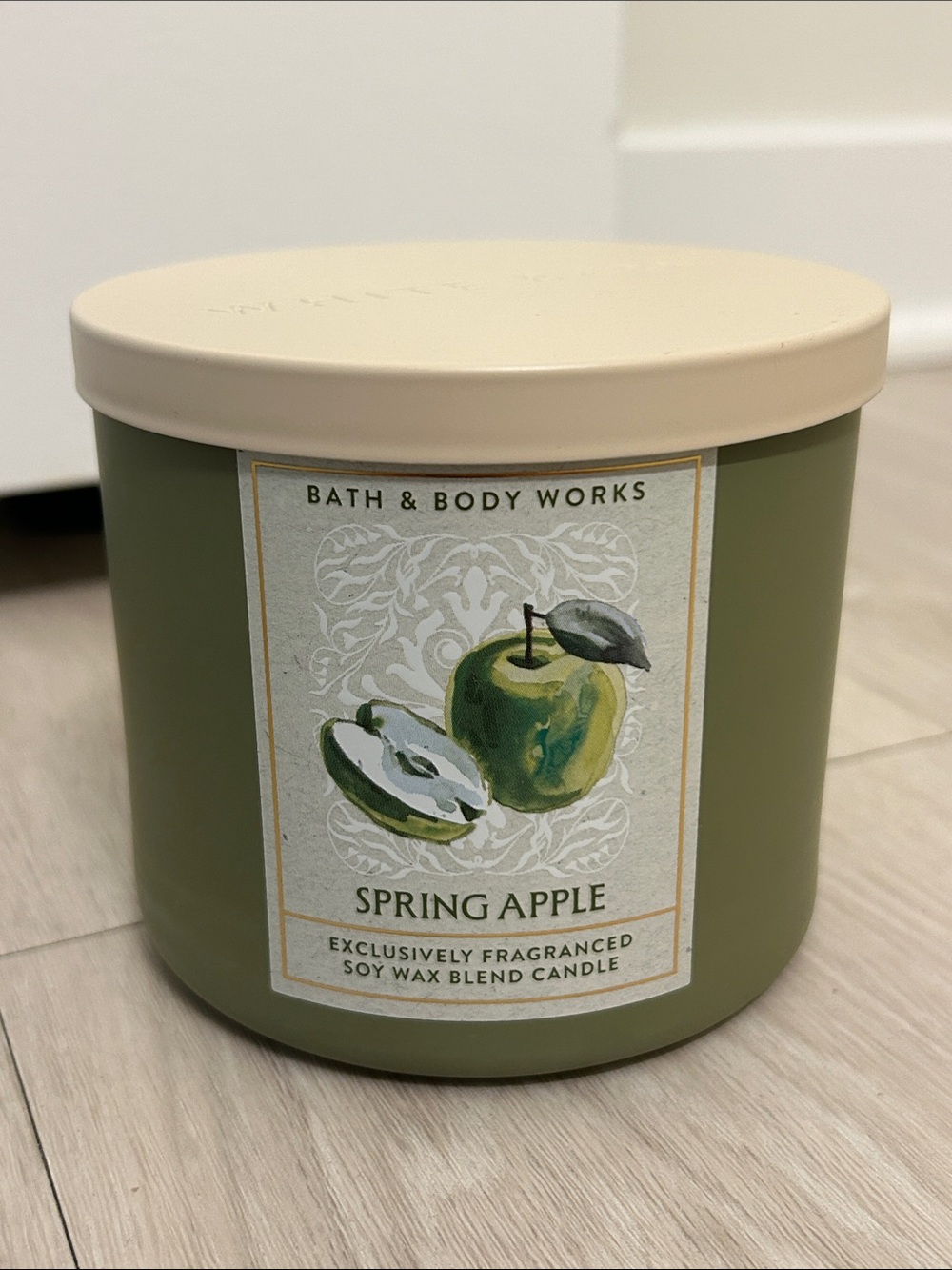 Bath & Body Works (NWT) Spring Apple 3-Wick Candle